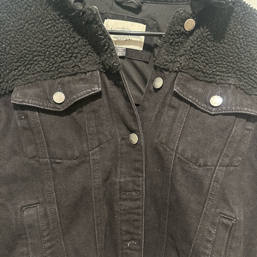 Black Sherpa-Lined Jean Jacket - Picture 3 of 7